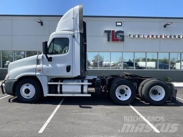 Freightliner CASCADIA 126 Tractor Units