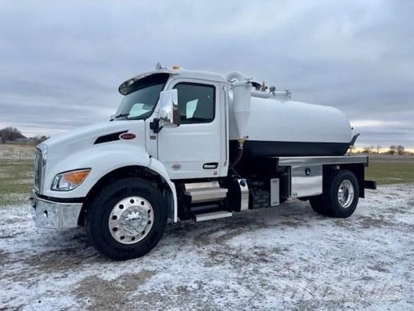 Peterbilt 536 Tanker trucks
