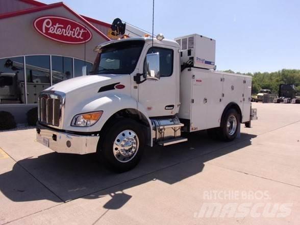 Peterbilt 536 Construction - Others