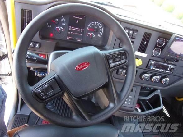 Peterbilt 536 Construction - Others