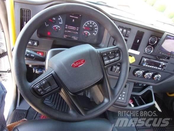 Peterbilt 536 Construction - Others
