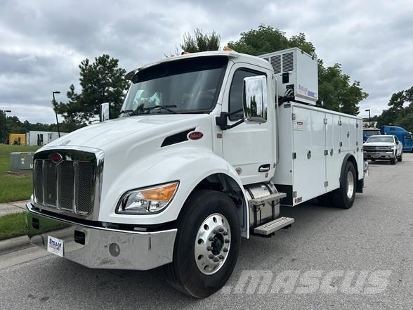 Peterbilt 537 Construction - Others