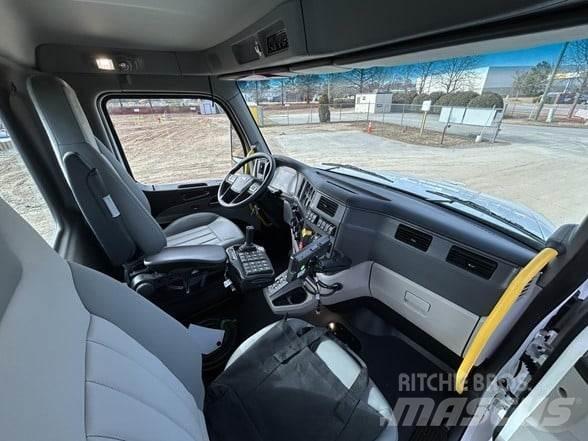 Peterbilt 567 Construction - Others