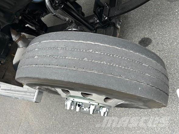 Peterbilt 579 Tractor Units