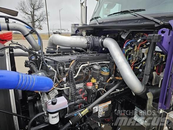 Peterbilt 589 Tractor Units
