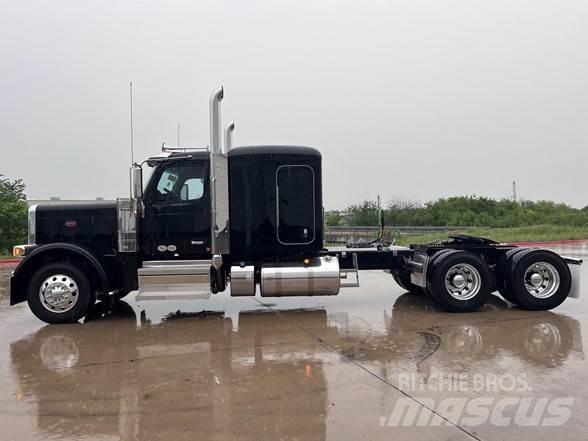 Peterbilt 589 Tractor Units