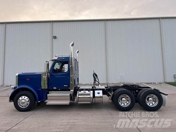 Peterbilt 589 Tractor Units