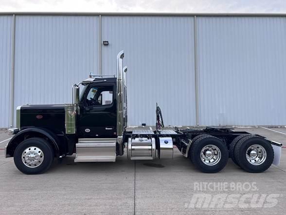 Peterbilt 589 Tractor Units