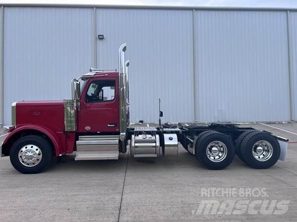 Peterbilt 589 Tractor Units