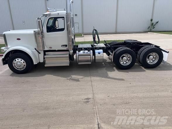 Peterbilt 589 Tractor Units