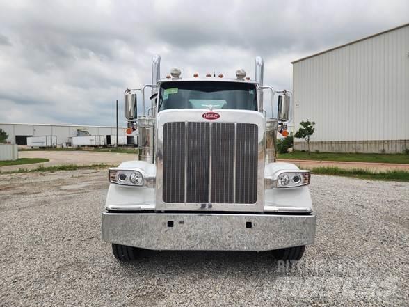 Peterbilt 589 Tractor Units