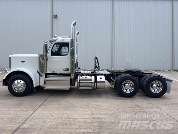 Peterbilt 589 Tractor Units