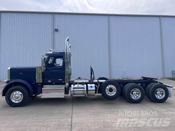 Peterbilt 589 Tractor Units