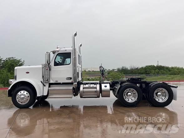 Peterbilt 589 Tractor Units