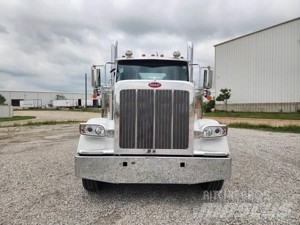 Peterbilt 589 Tractor Units
