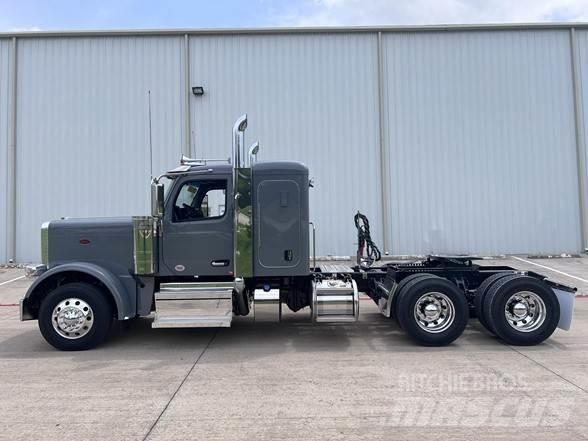 Peterbilt 589 Tractor Units
