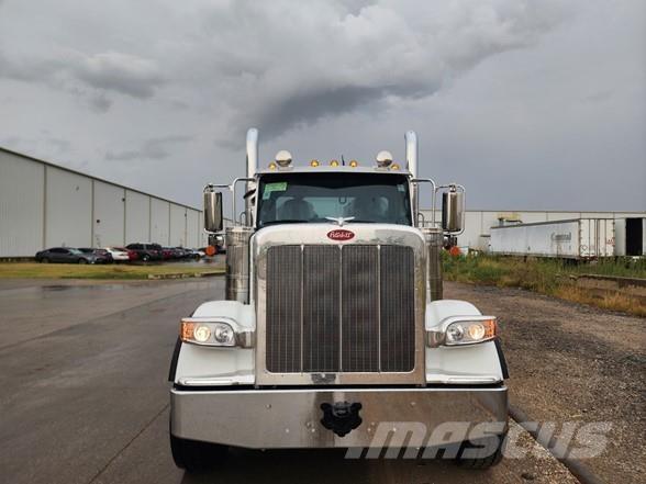 Peterbilt 589 Tractor Units