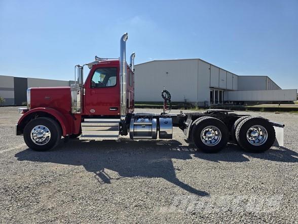 Peterbilt 589 Tractor Units