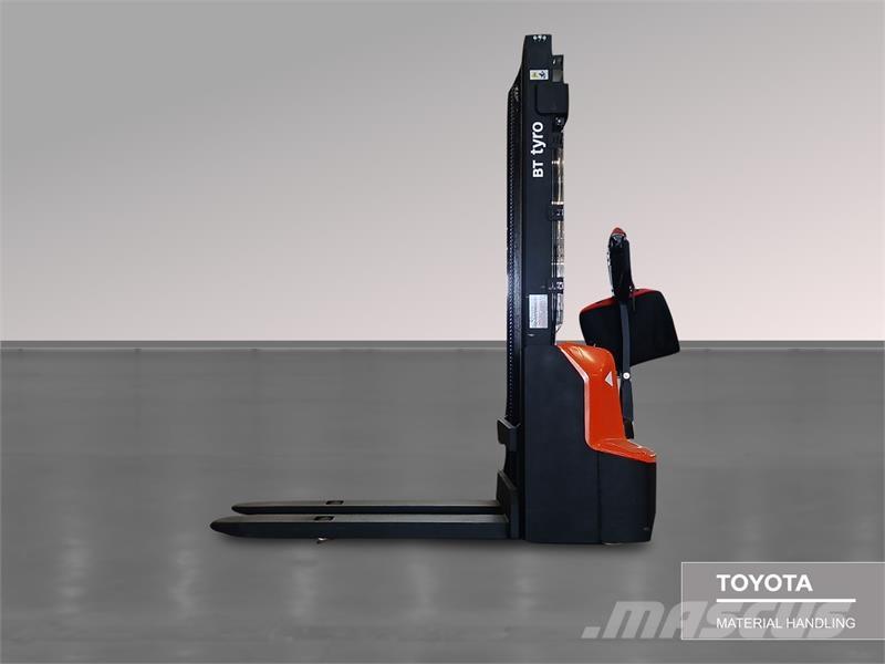 BT SHE100 Hand pallet stackers