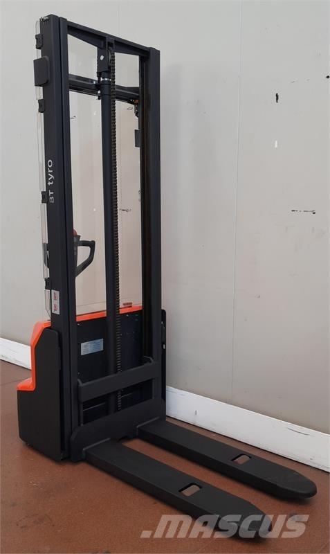 BT SHE100 Hand pallet stackers