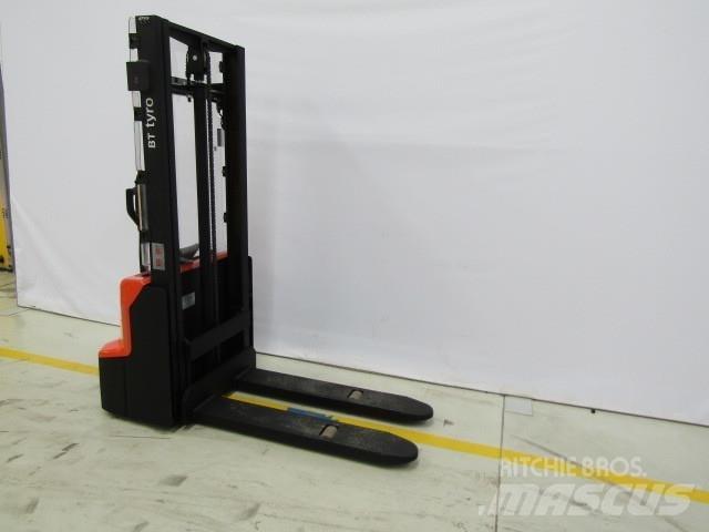 BT SHE100 Hand pallet stackers