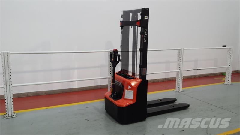 BT SHE100 Hand pallet stackers