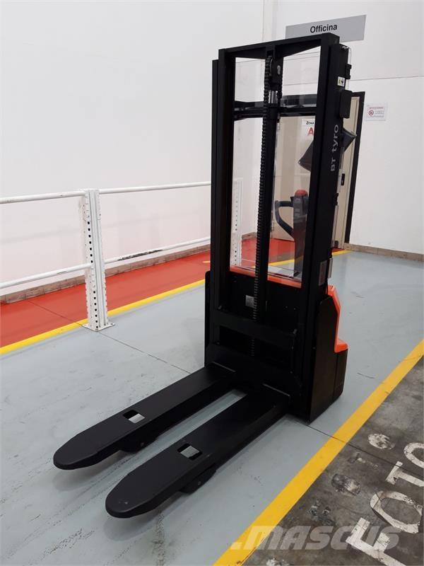 BT SHE100 Hand pallet stackers