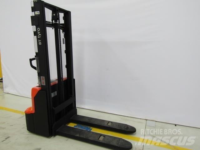 BT SHE100 Hand pallet stackers