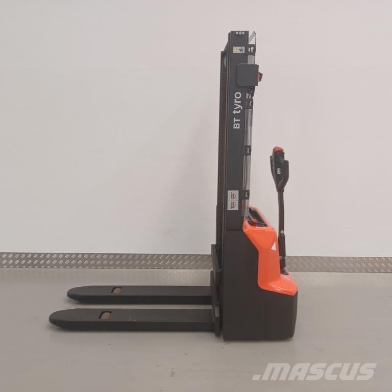 BT SHE100 Hand pallet stackers