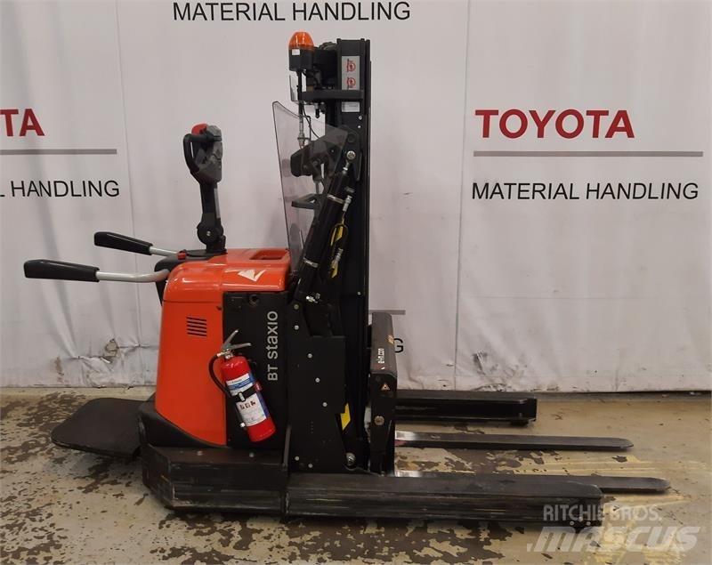 BT SPE120XR Pedestrian stacker
