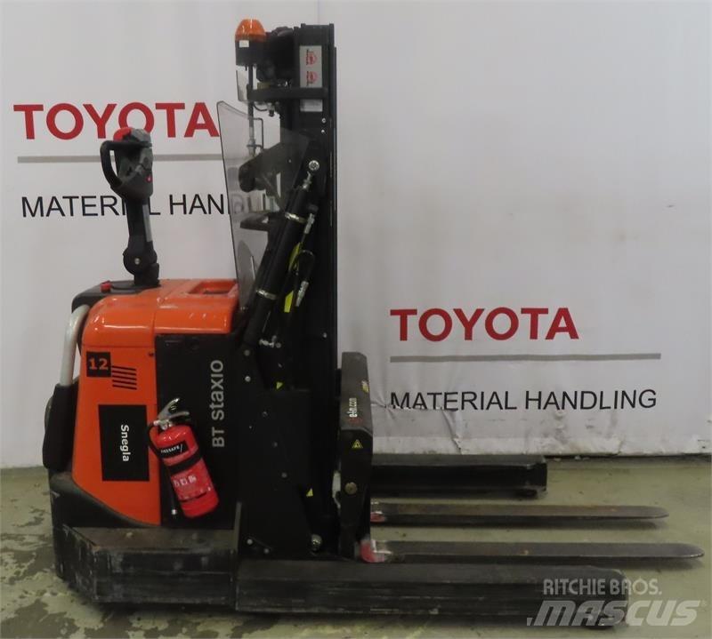 BT SPE120XR Pedestrian stacker