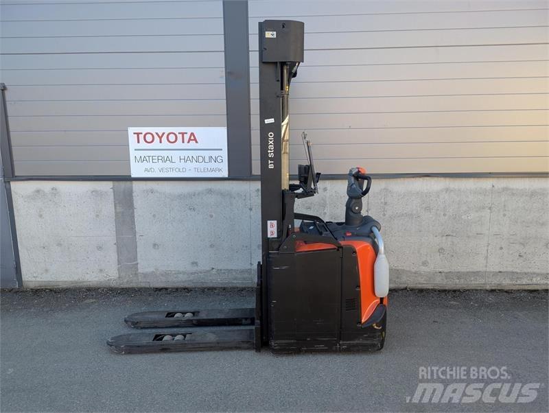 BT SPE160 Pedestrian stacker