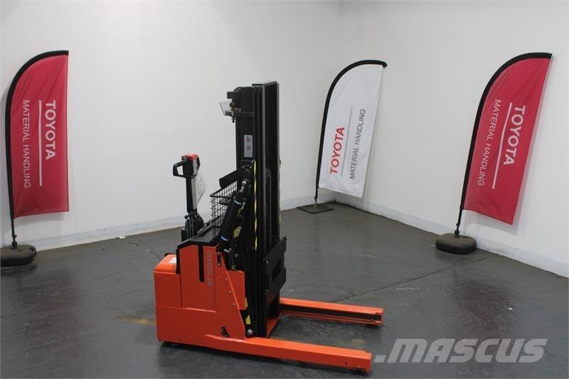 BT RWE120 Hand pallet stackers