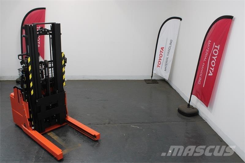 BT RWE120 Hand pallet stackers