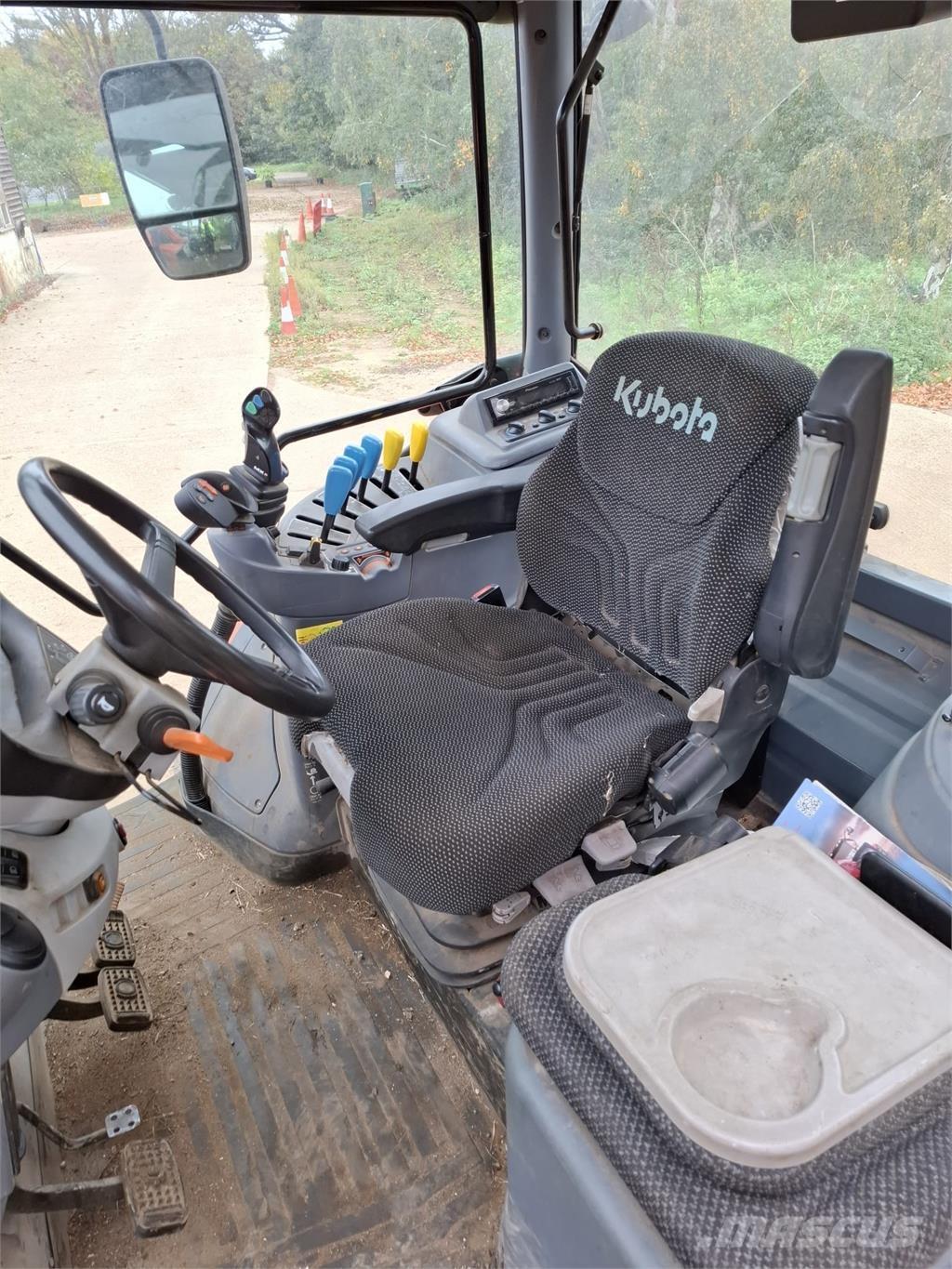 Kubota M7-152 Tractors