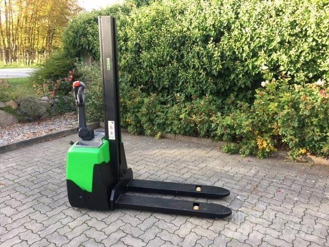 Cesab S110 Pedestrian stacker