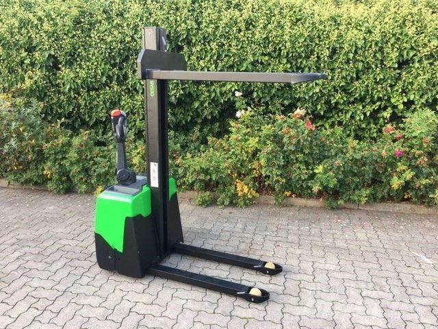 Cesab S110 Pedestrian stacker