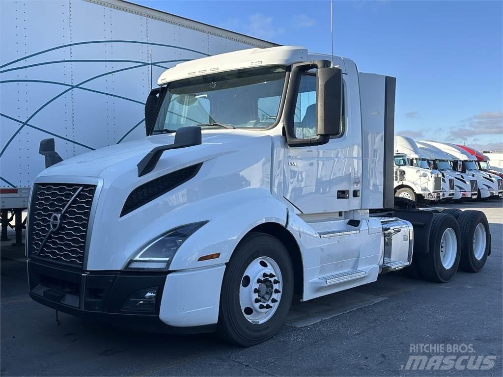 Volvo VNL300 Tractor Units