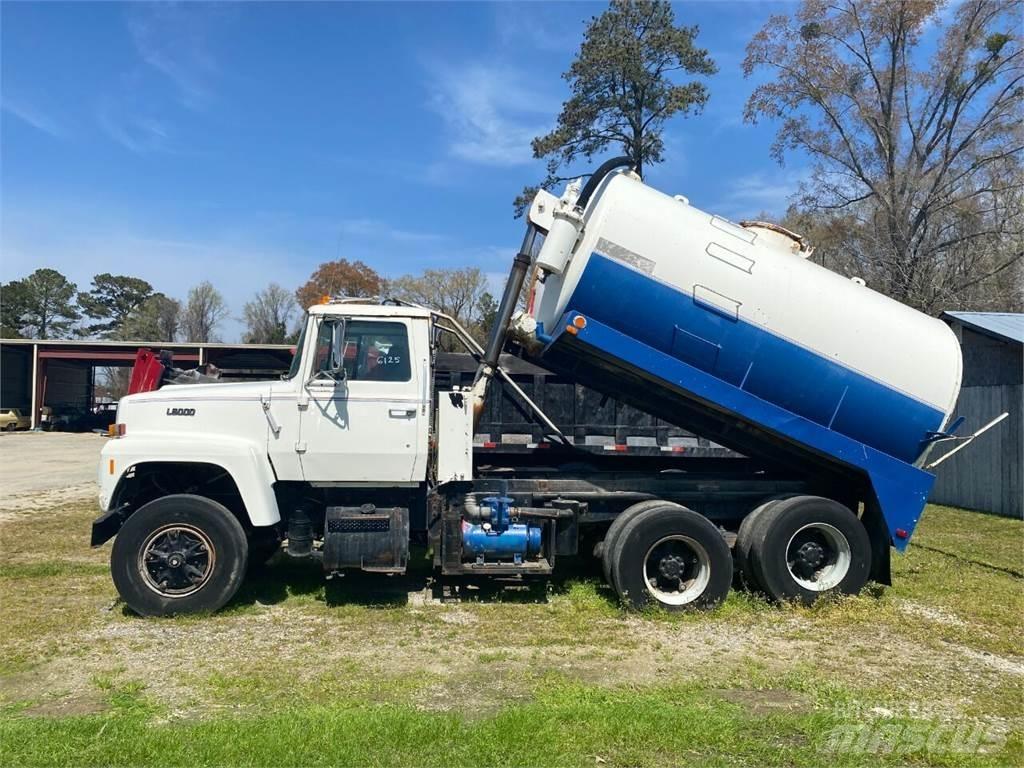 Ford L8000 Construction - Others