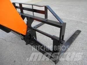 SkyTrak 8042 Construction - Others