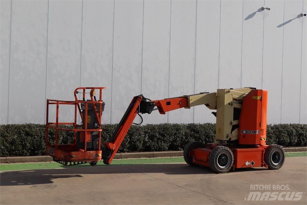JLG E300AJP Articulated boom lifts