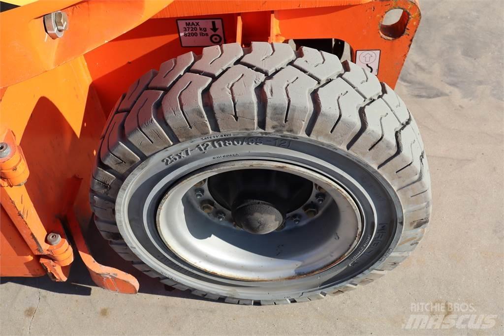 JLG E300AJP Articulated boom lifts