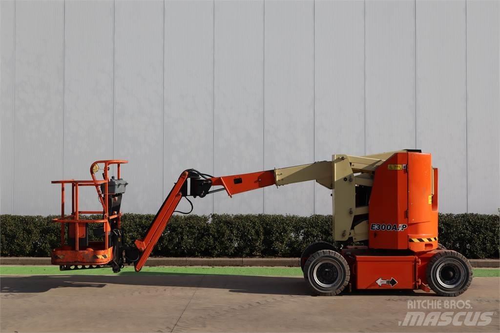 JLG E300AJP Articulated boom lifts
