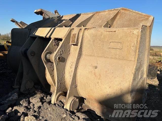 CAT 973D Buckets