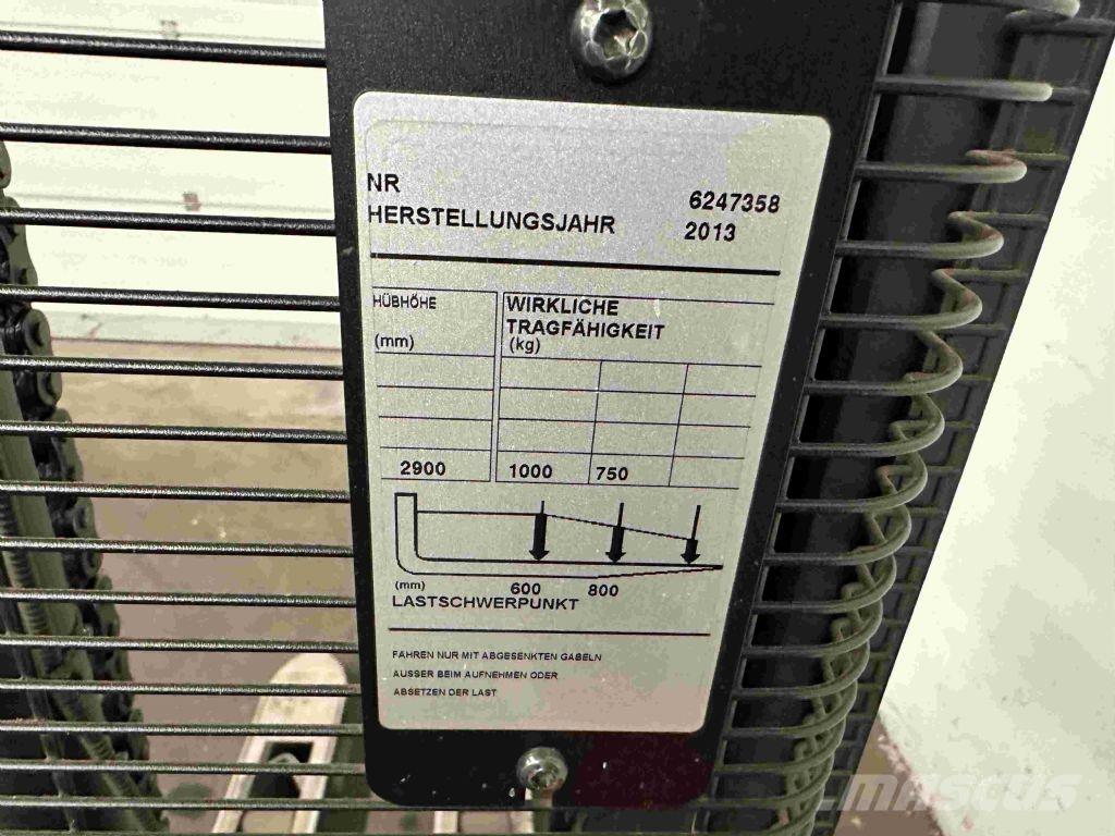 BT SWE 100 Pedestrian stacker