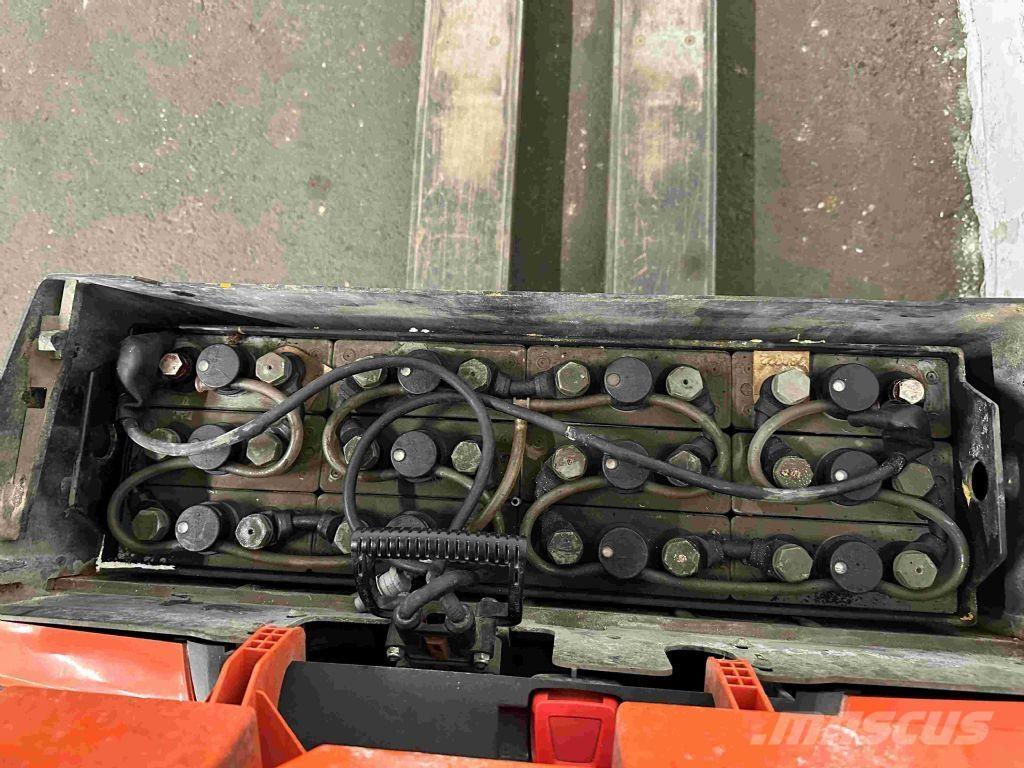 Toyota LWE 200 Low lifter