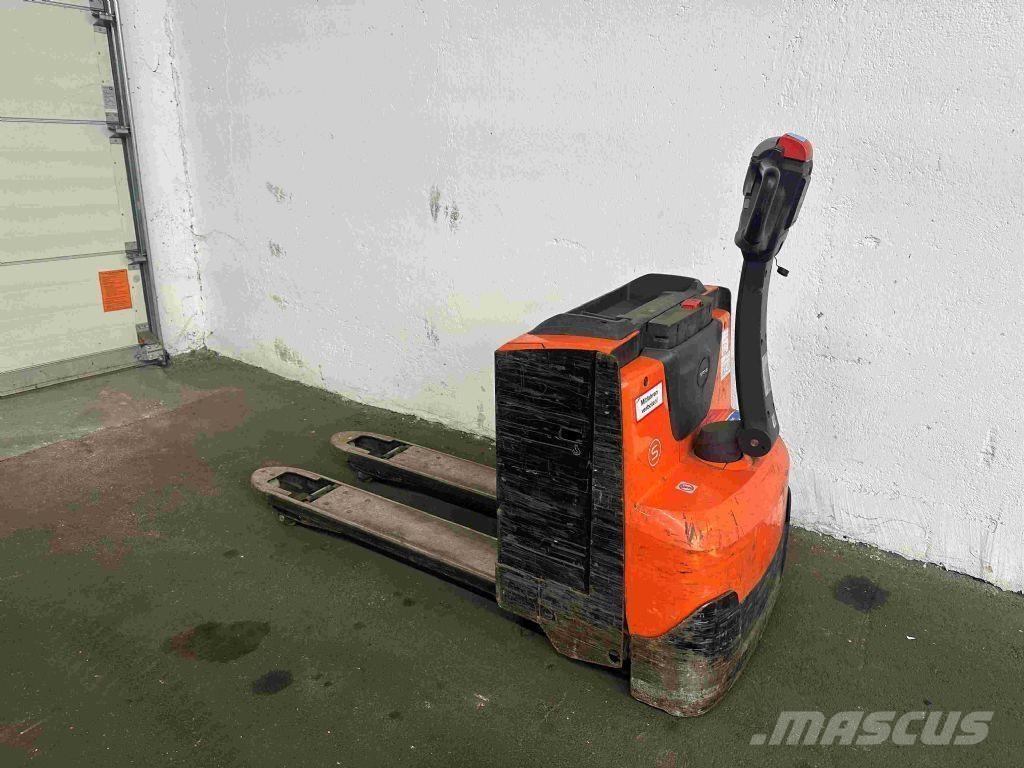 Toyota LWE 200 Low lifter