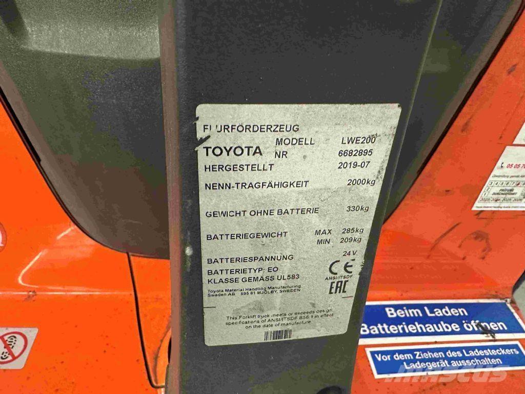 Toyota LWE 200 Low lifter