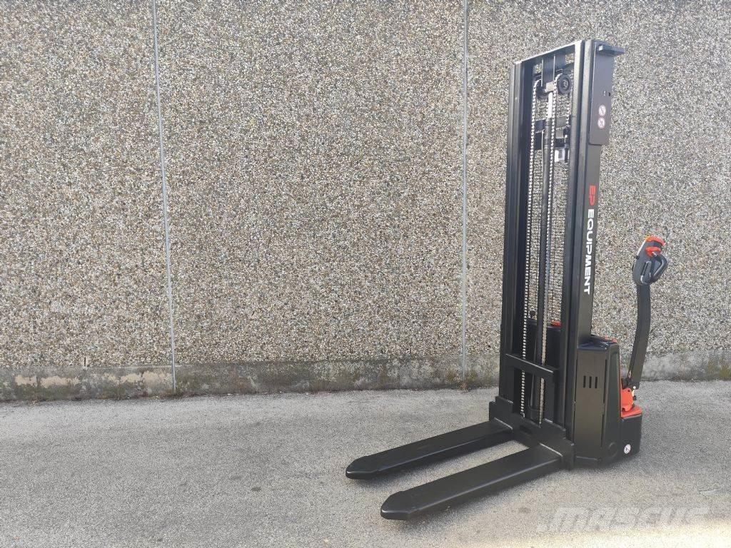 EP  Pedestrian stacker
