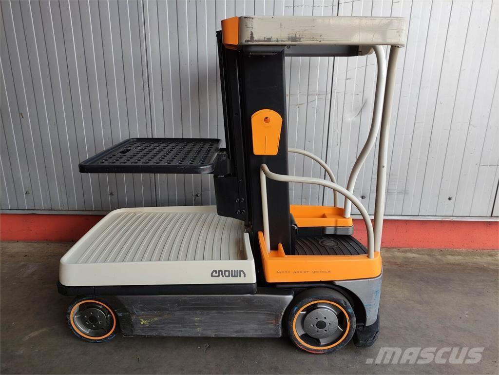 Crown WAV60-118 High lift order picker